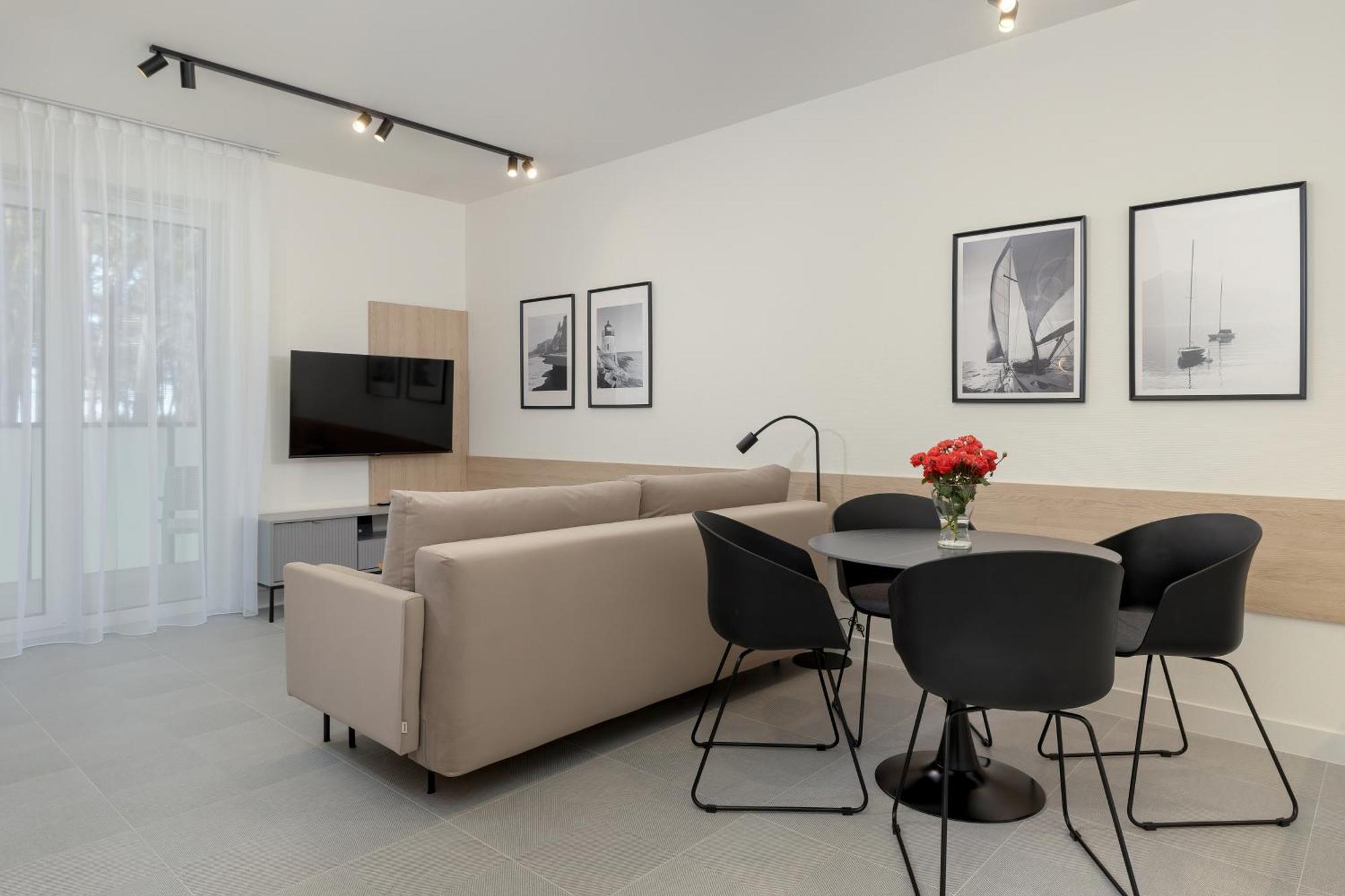 Aquamarina Dabki Marina Invest Aparthotel Bagian luar foto