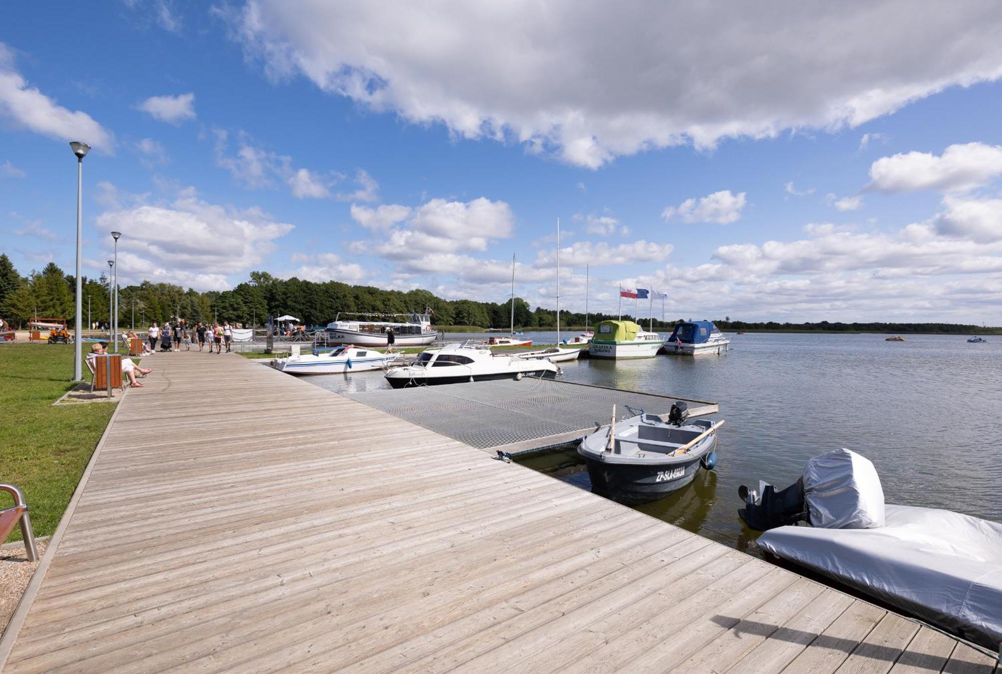 Aquamarina Dabki Marina Invest Aparthotel Bagian luar foto